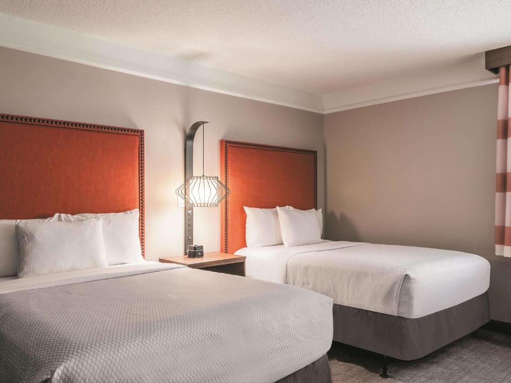 La Quinta Inn & Suites by Wyndham New Orleans Downtown image