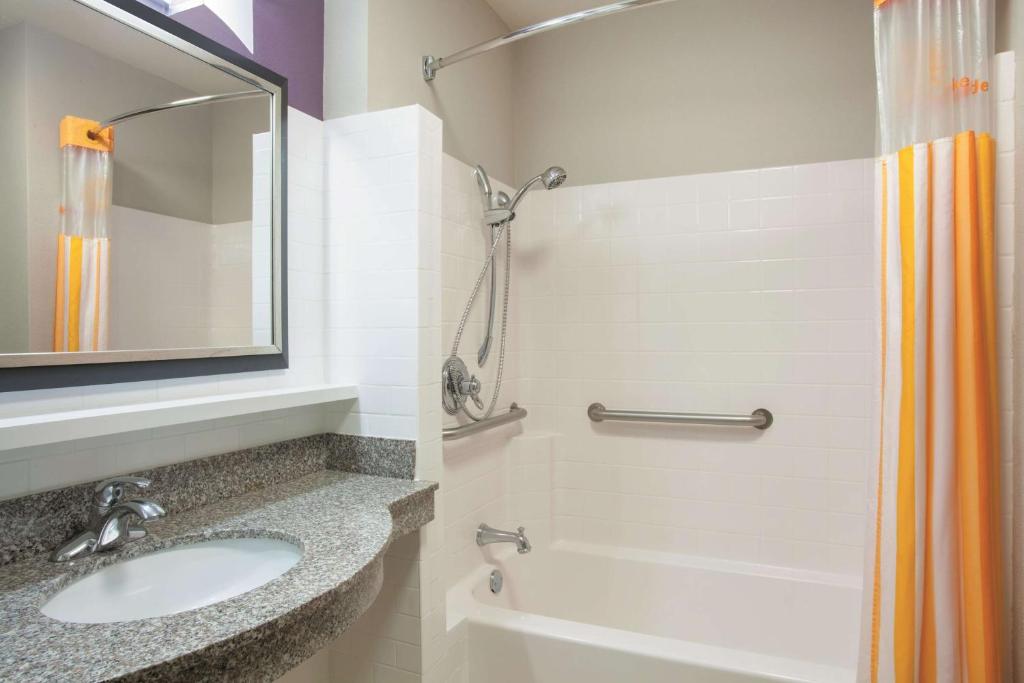 La Quinta by Wyndham Fort Walton Beach photo 4