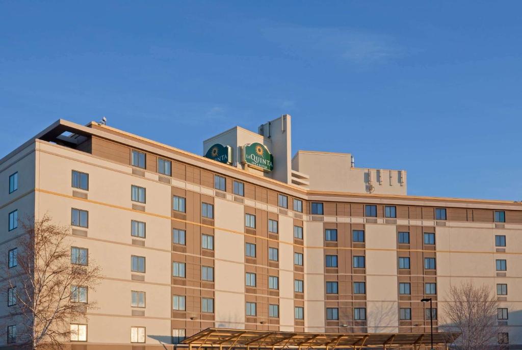 La Quinta by Wyndham Boston Somerville photo 1