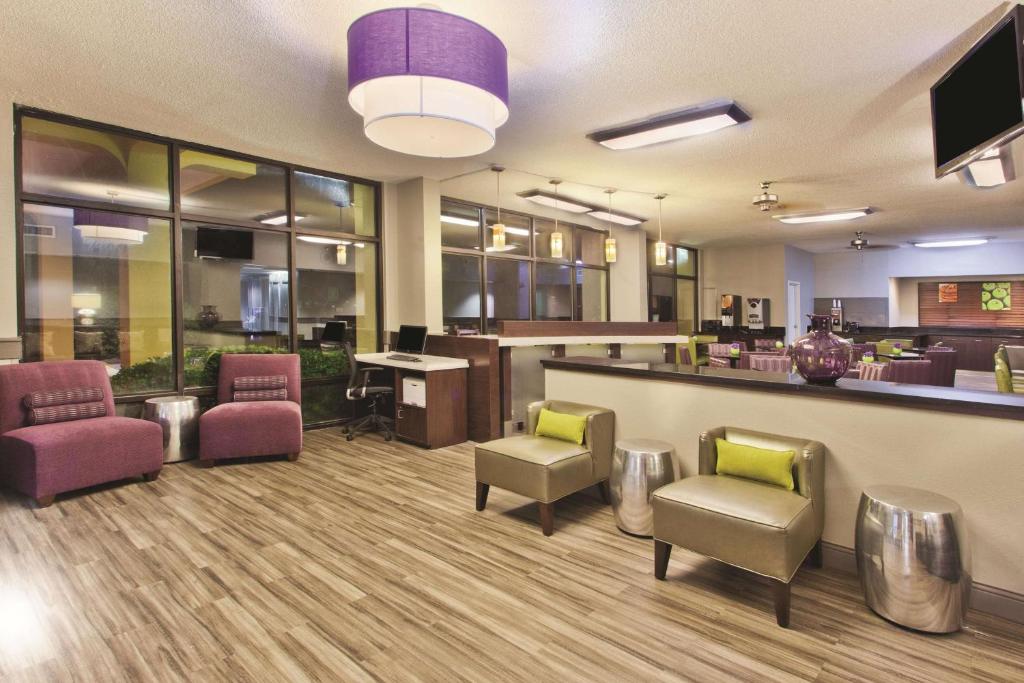 La Quinta by Wyndham Charleston Riverview photo 3