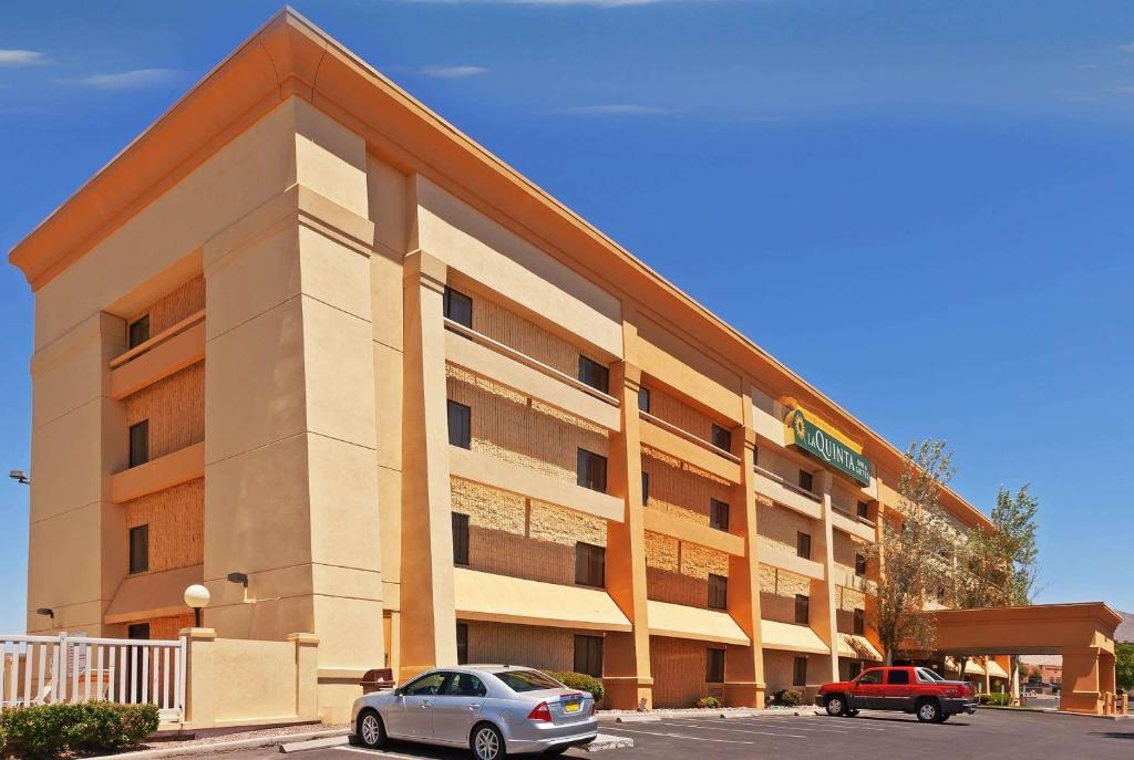 La Quinta Inn & Suites by Wyndham El Paso West Bartlett image
