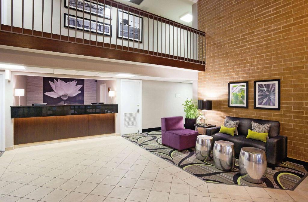 La Quinta Inn by Wyndham Oshkosh image
