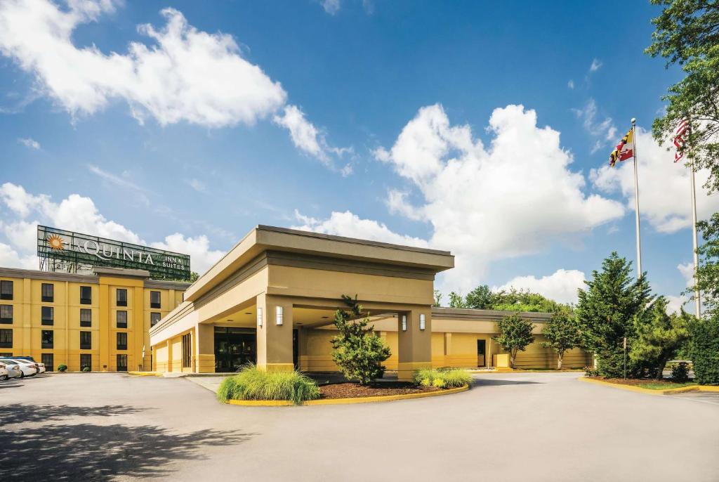 La Quinta Inn & Suites by Wyndham Baltimore S. Glen Burnie image