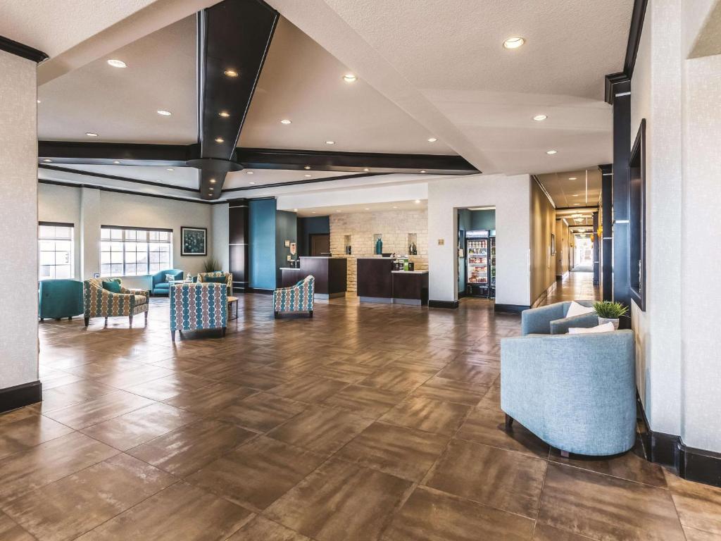 La Quinta by Wyndham Dallas Grand Prairie South photo 3