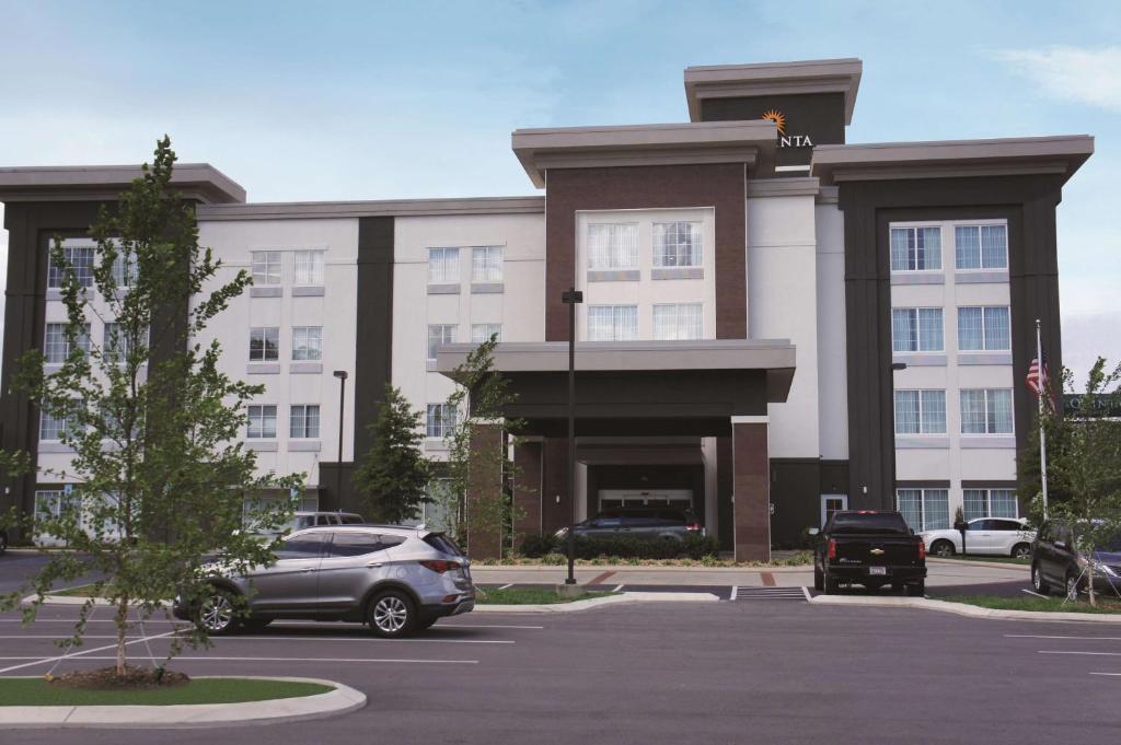 La Quinta Inn & Suites by Wyndham Chattanooga - Lookout Mtn image