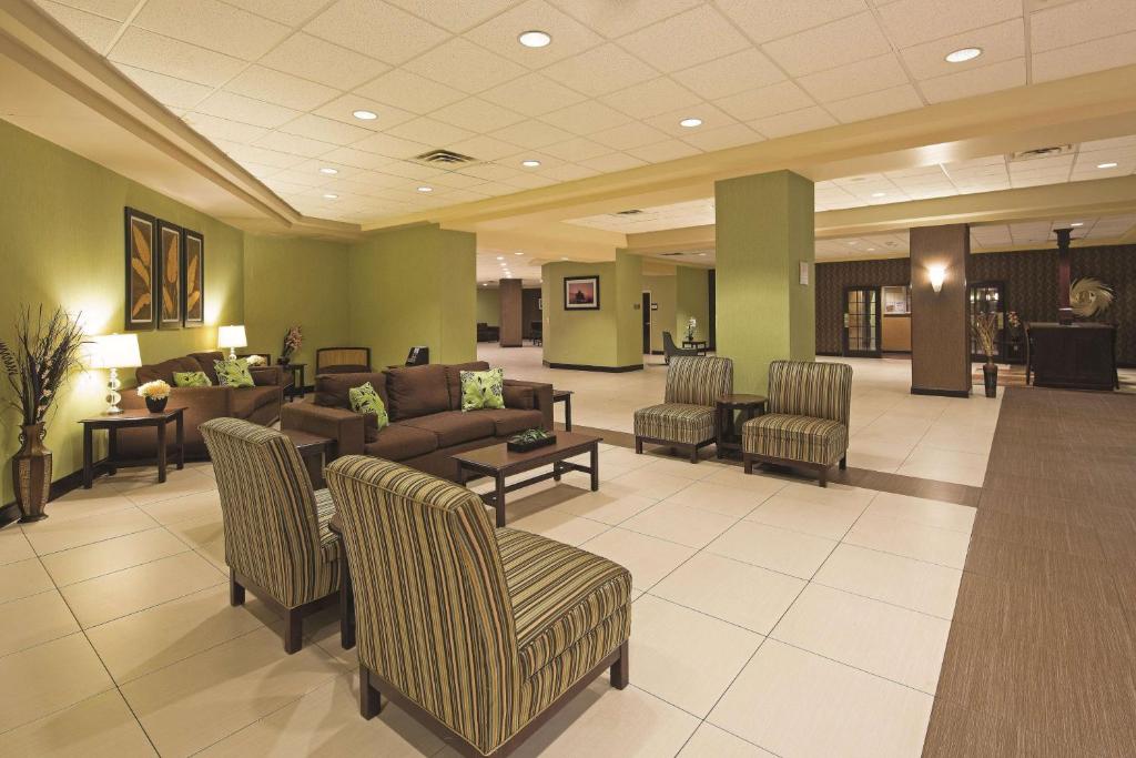 La Quinta Inn & Suites by Wyndham Salisbury image
