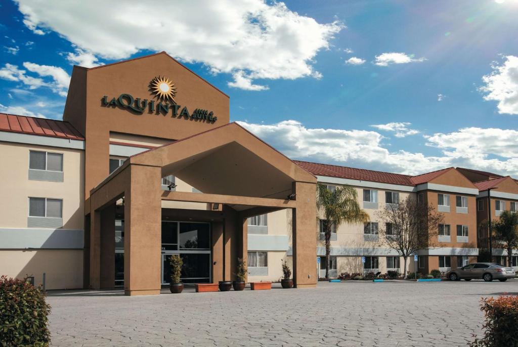 La Quinta Inn & Suites by Wyndham Dublin - Pleasanton image