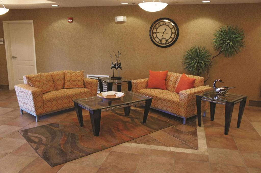 La Quinta Inn & Suites by Wyndham Bismarck image