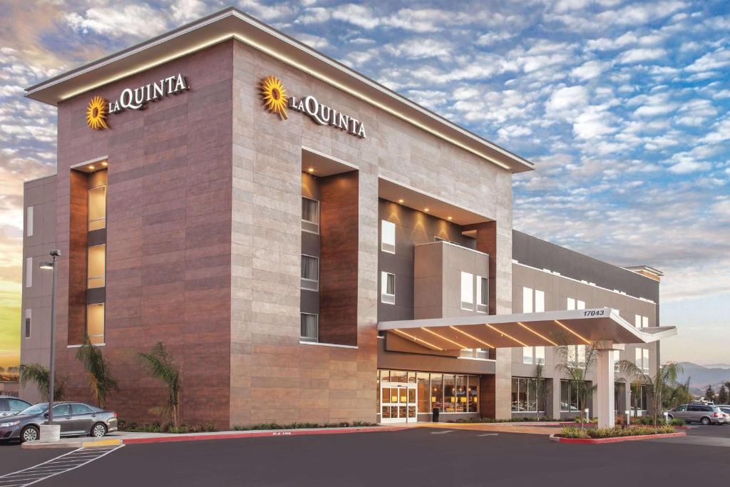 La Quinta Inn & Suites by Wyndham Morgan Hill-San Jose South image