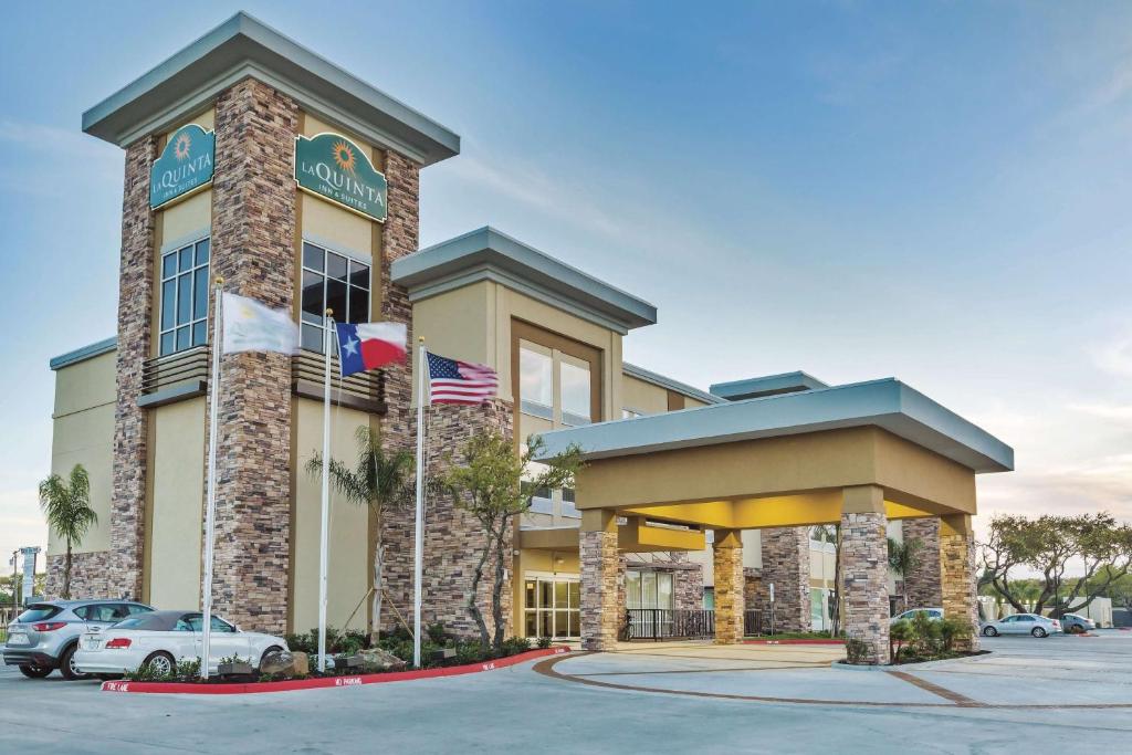La Quinta Inn & Suites by Wyndham Rockport - Fulton image