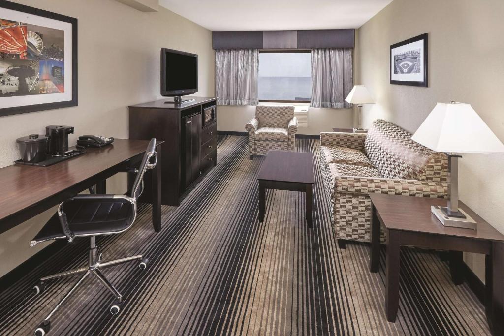 Сьюит (Люкс с кроватью размера «king-size»), Best Western Plus Hyde Park Chicago Hotel