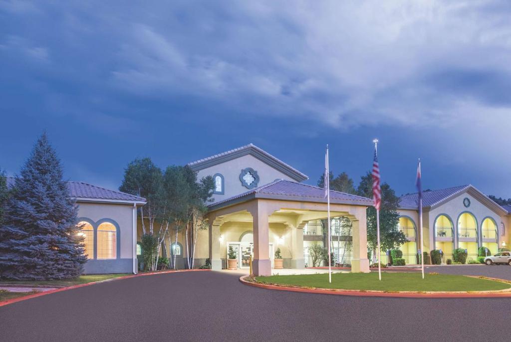 La Quinta Inn & Suites by Wyndham Conference Center Prescott image