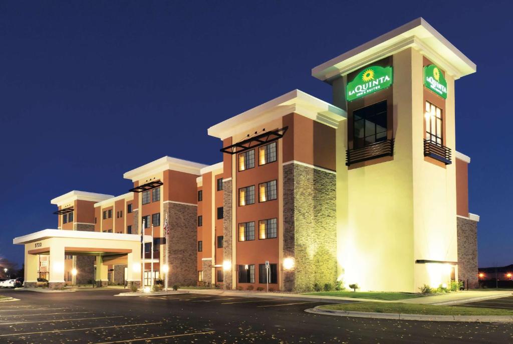 La Quinta Inn & Suites by Wyndham Billings image