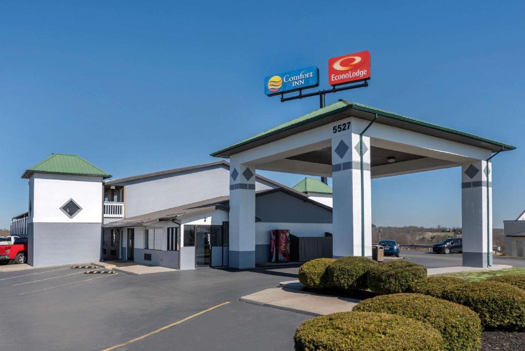 Econo Lodge image