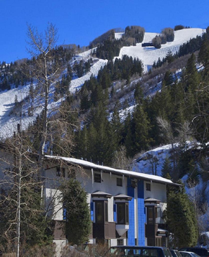 St Moritz Lodge and Condominiums photo 1