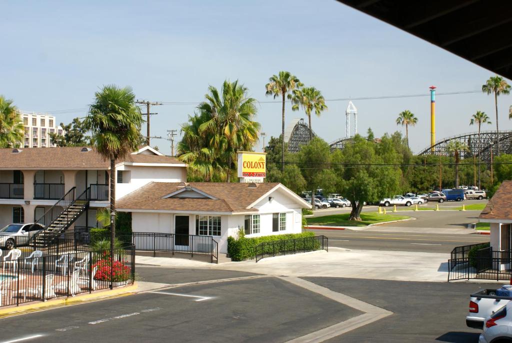 Colony Inn image