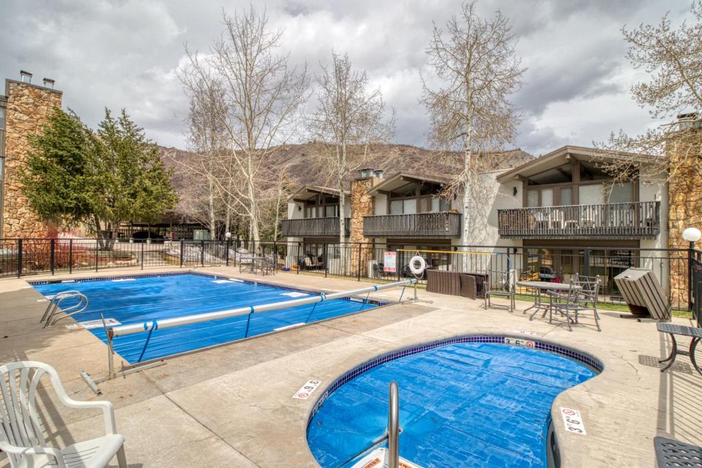 1 Bath Studio Apartment in Snowmass Village photo 3