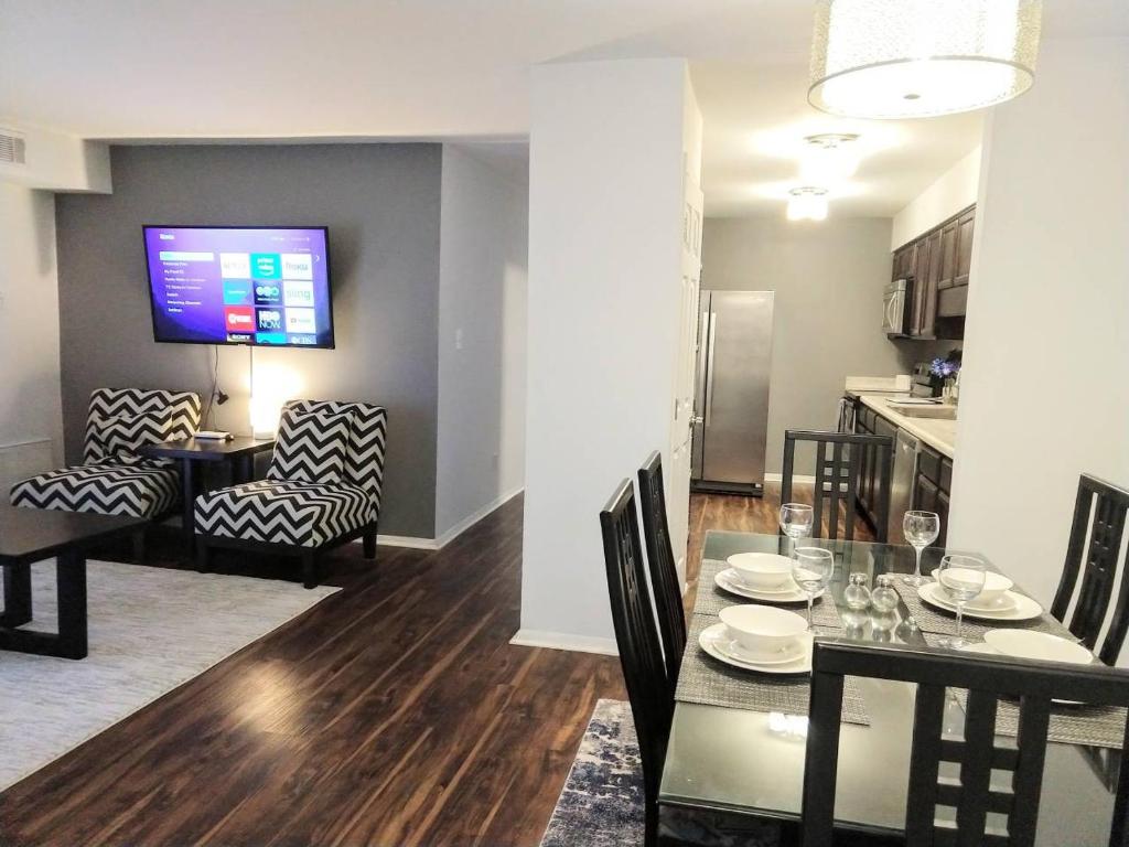 Desirable Condo in Central Raleigh image