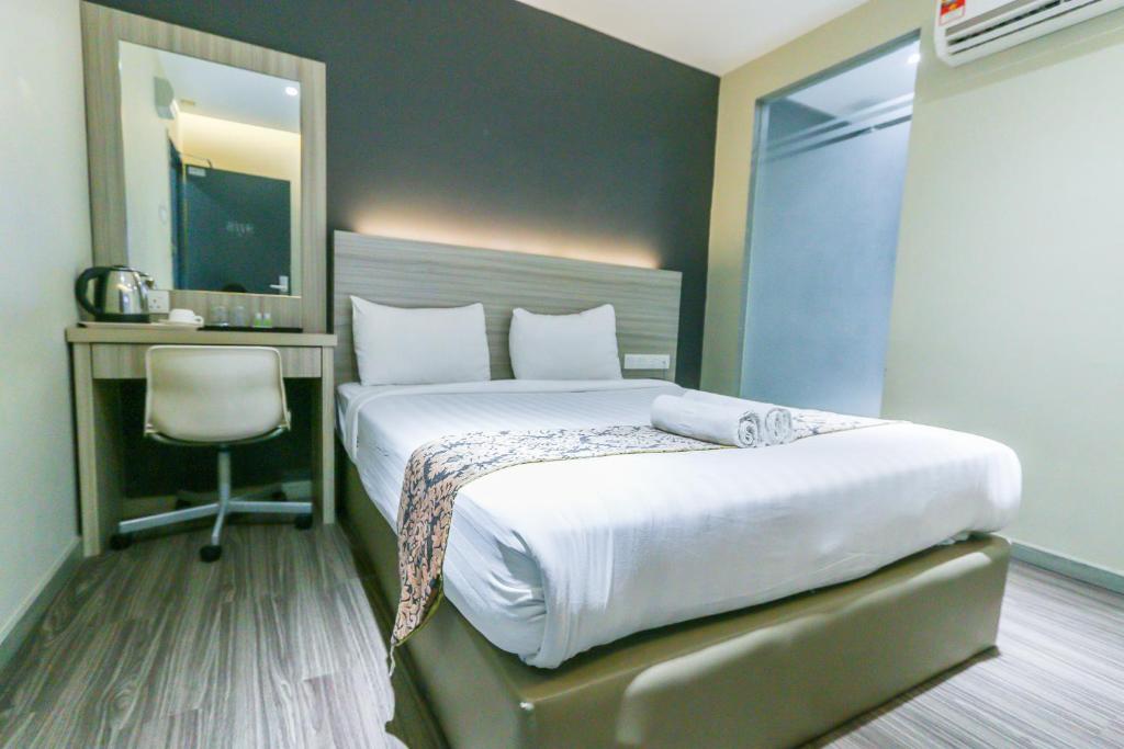 Двухместный (Улучшенный номер с кроватью размера «queen-size»), Hotel 99 Kepong
