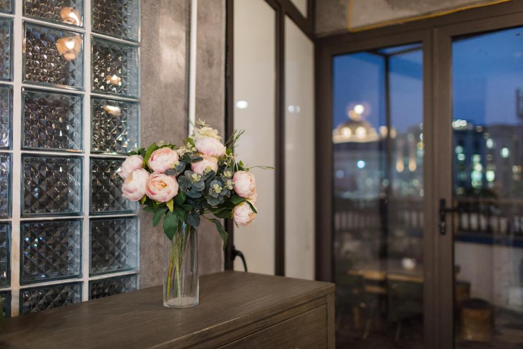 6 Le Thanh Tong Building