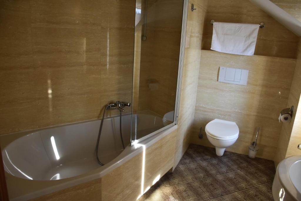 Трехместный (Трехместный номер с ванной комнатой), Montemarco