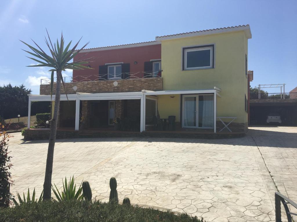 Roccabianca Rooms & Studios