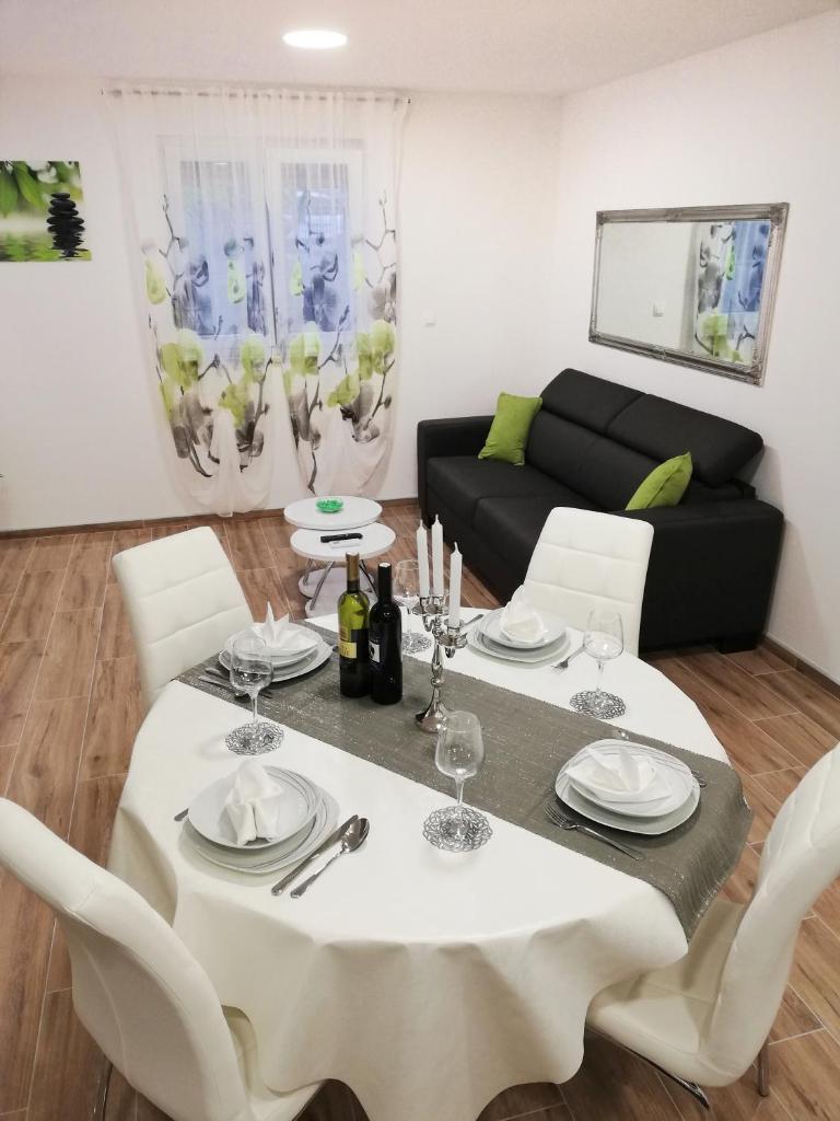 Apartments MTV with privatne parking