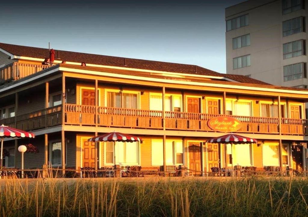 The Skylark Beach Inn image