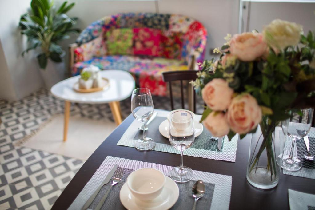 6 Le Thanh Tong Building