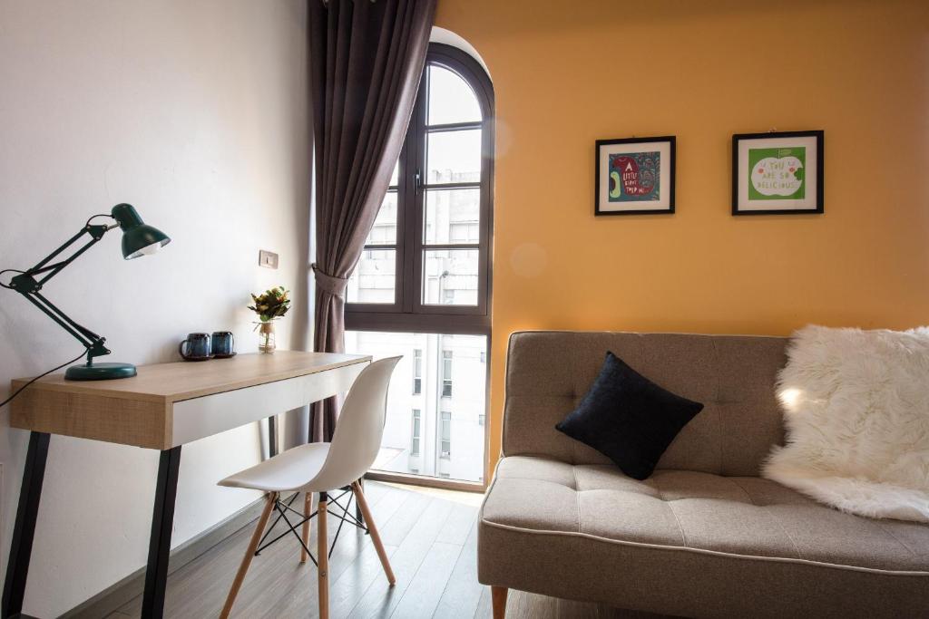 6 Le Thanh Tong Building