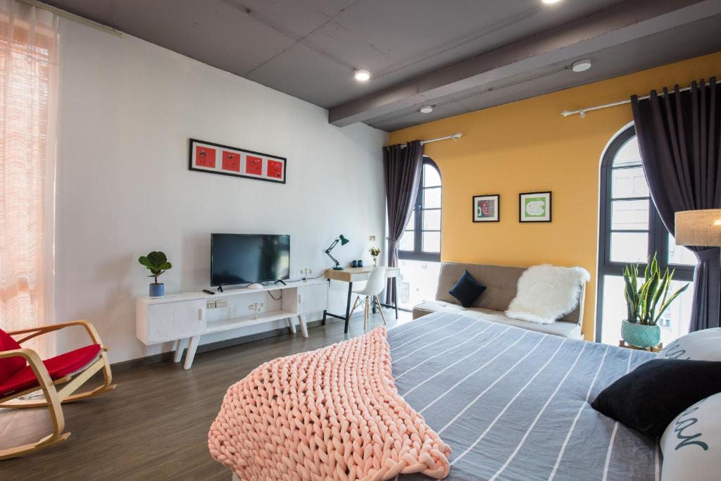 6 Le Thanh Tong Building