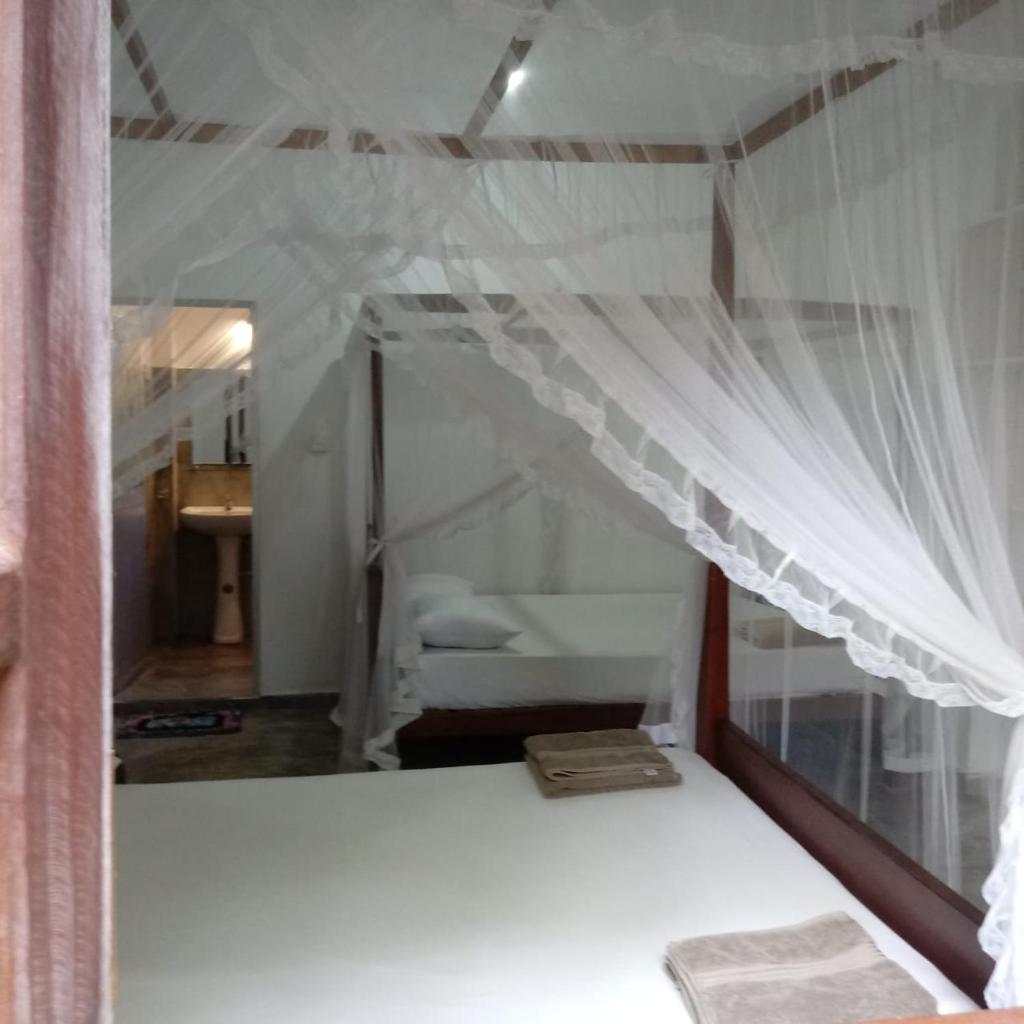 Unawatuna Backpacker Lodge - Tap to explore photos