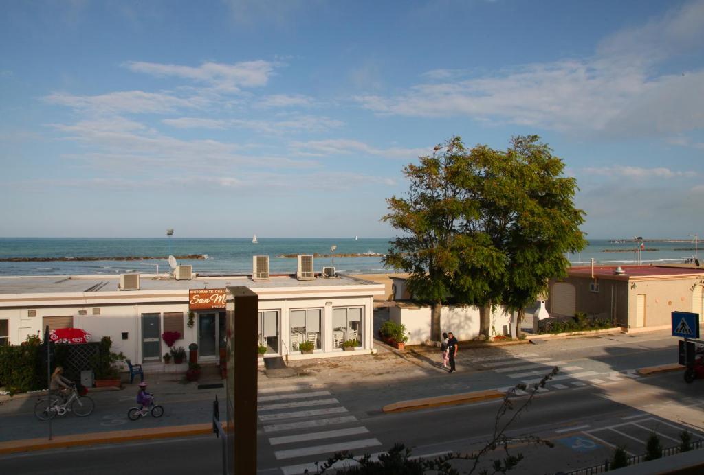 Hotel Velus photo 1