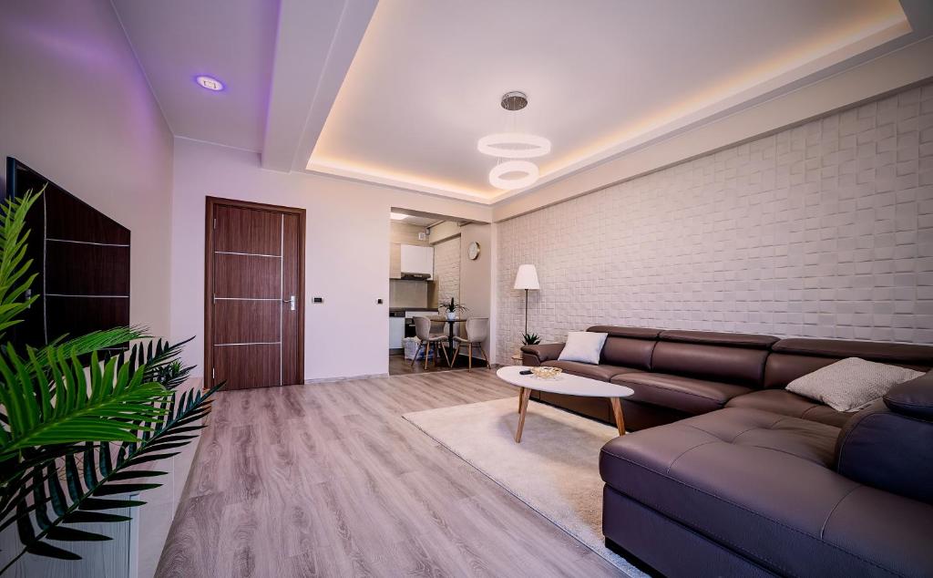 Penthouse Chic by Landev photo 2
