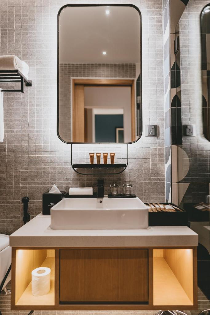 Сьюит (Семейный люкс с 2 спальнями), Macalister Hotel by PHC