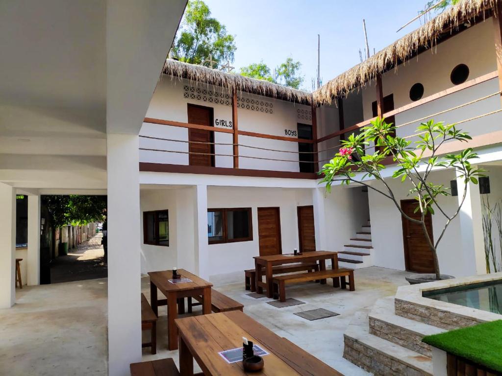 Gili Pirates Dive & Social Hostel - Tap to explore photos
