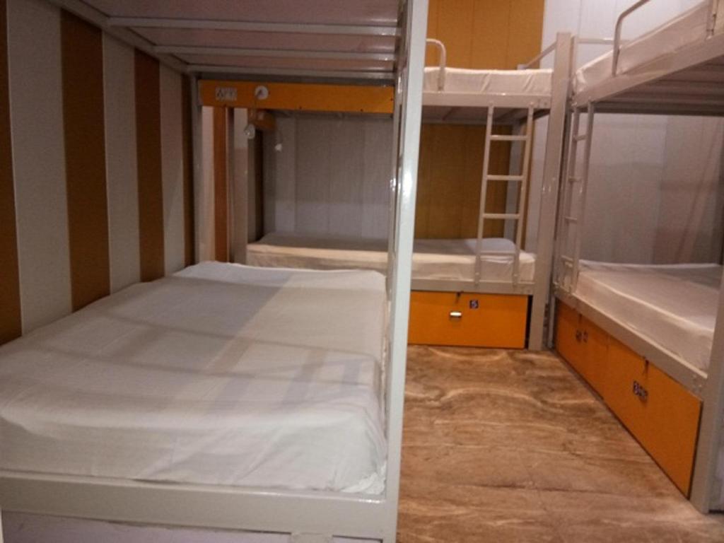 Номер (Кровать в общем 6-местном номере для мужчин и женщин), Friends Guest House Agra