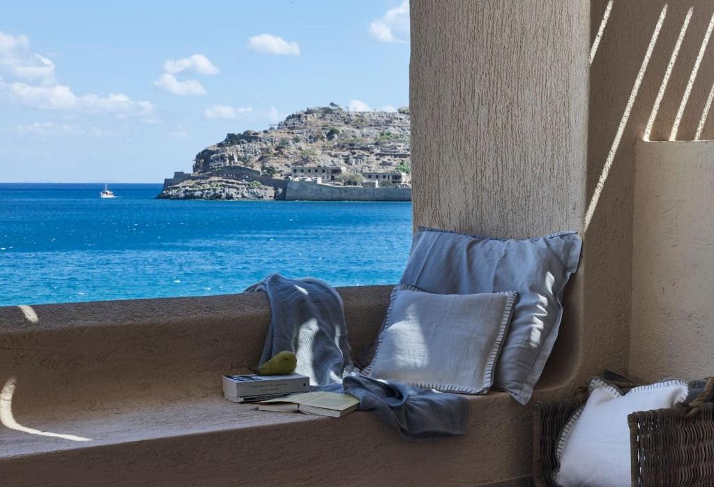 Plaka Sea Front Residence photo 2