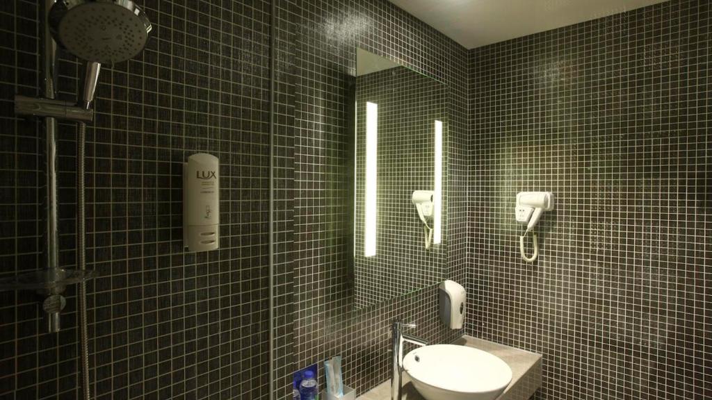 Holiday Inn Express Shanghai Gongkang, an IHG Hotel photo 1