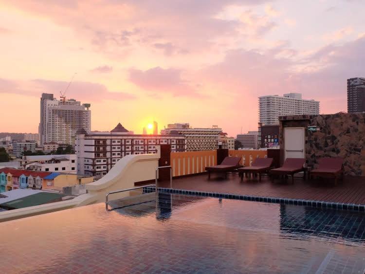 Dhotel Pattaya photo 4