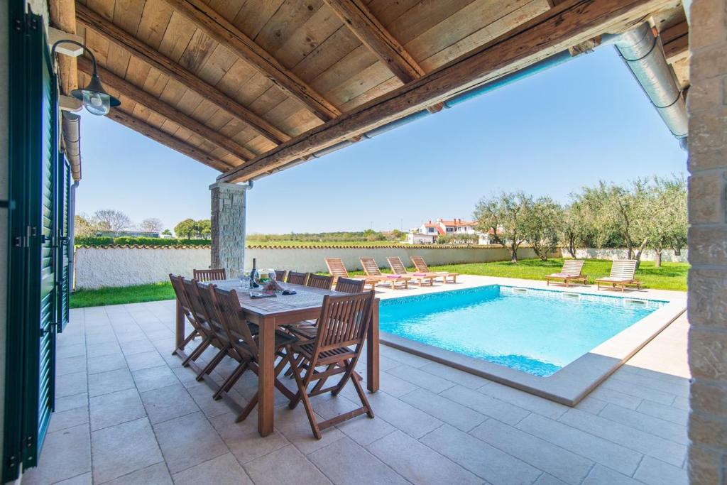 Villa Pomer with a private Swimming pool near the Sea photo 4