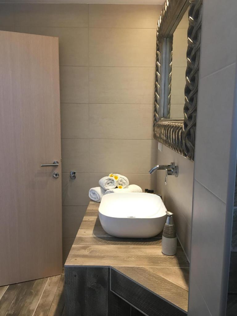 Pithos Apartments photo 3