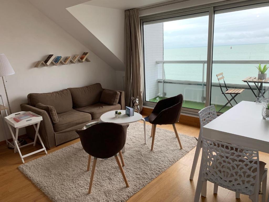 UN BALCON SUR LA MER, ACCES DIRECT A LA PLAGE photo 2