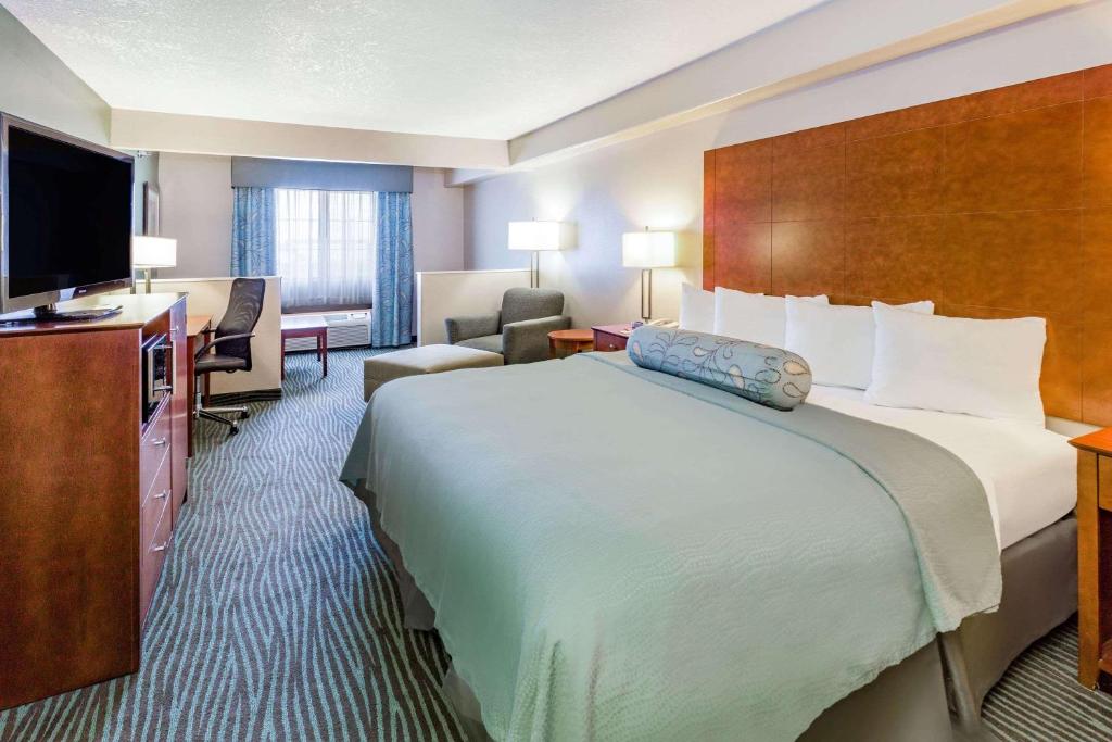 AmericInn by Wyndham Des Moines Airport photo 2