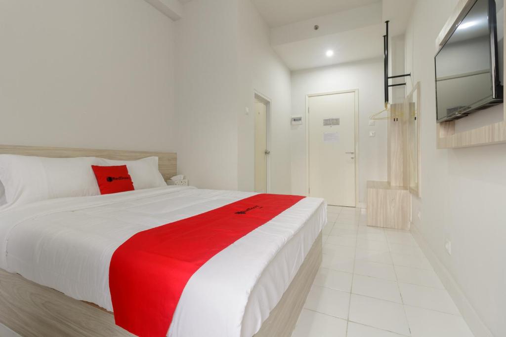 RedDoorz Apartment @ Dramaga Tower