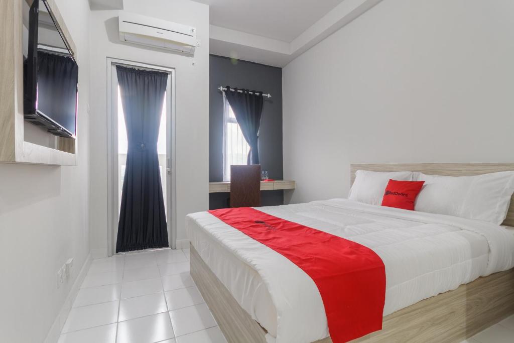 RedDoorz Apartment @ Dramaga Tower photo 2