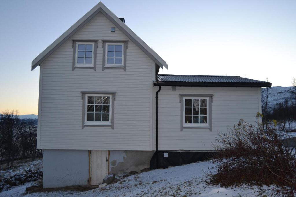 Kvaløya Lodge photo 1