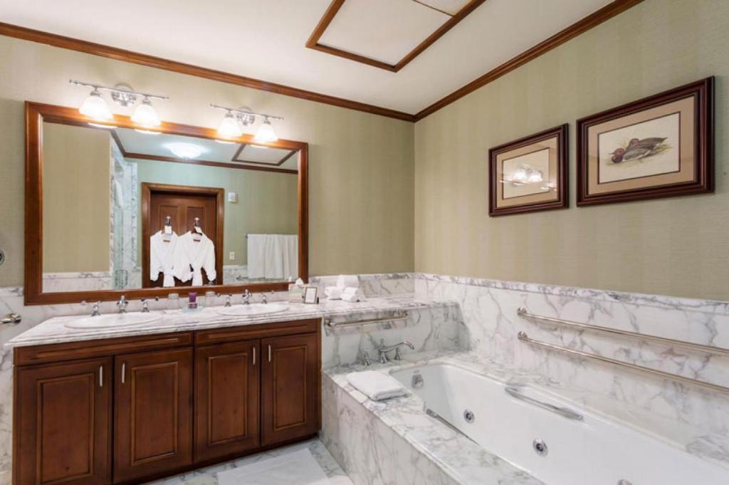 The Ritz-Carlton Club, Two-Bedroom WR Residence 2405, Ski-in & Ski-out Resort in Aspen Highlands photo 2