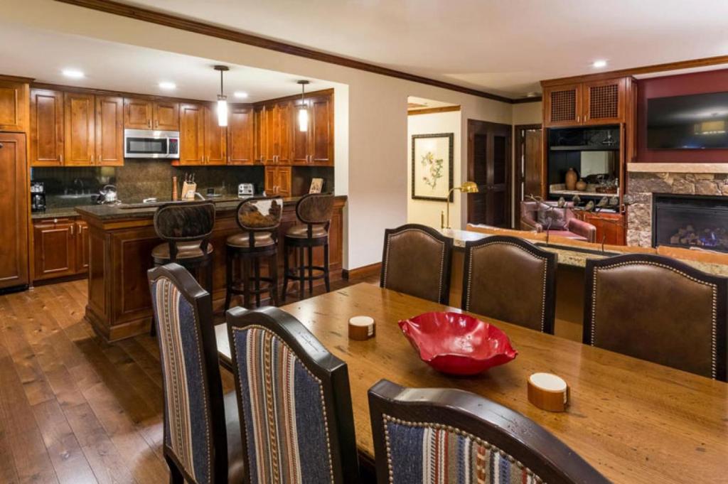 The Ritz-Carlton Club, Two-Bedroom WR Residence 2405, Ski-in & Ski-out Resort in Aspen Highlands