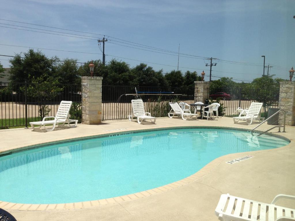 Wingate by Wyndham College Station TX photo 1
